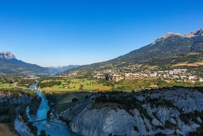 La ville d'Embrun est construite sur un roc et domine la Durance