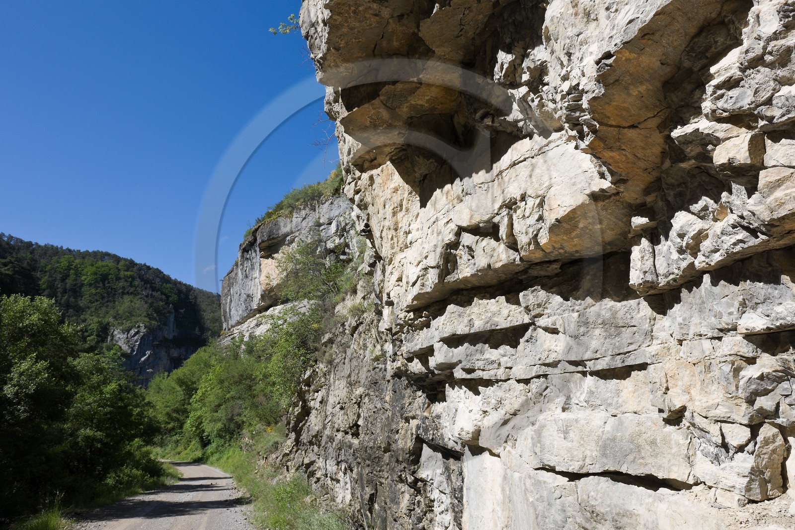 Gorges d'Agnielles, Spéléologie