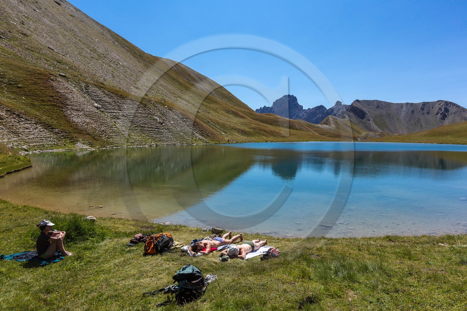 Lac de la Reculaye (alt. 2503 m) et la Tête de Villadel (2728m)