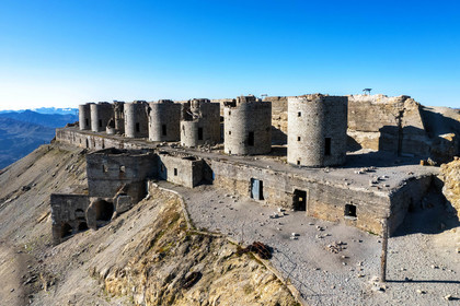 Fort du Chaberton et les ruines de l'ancien camp militaire