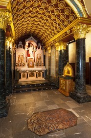Sanctuaire de Notre-Dame du Laus, chapelle de Bon-Rencontre,  le tombeau de Benoîte et la lampe à huile