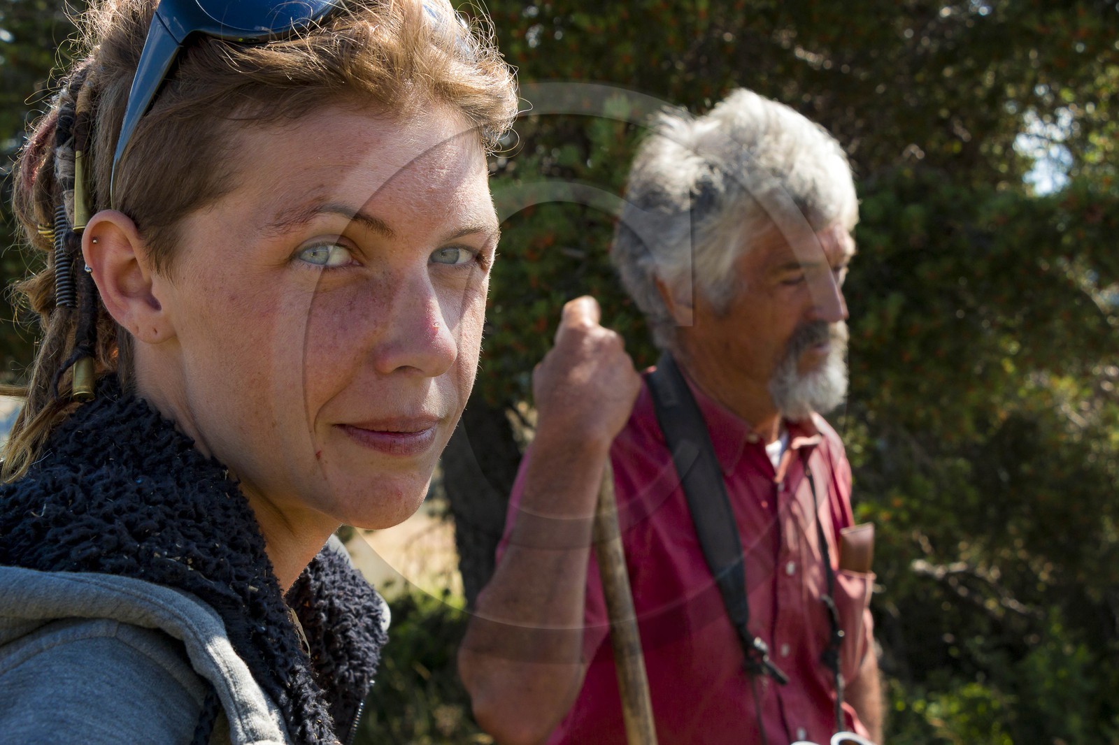 Alpage du Gau, le berger Guy Achard et Camille Magrit, bergère stagiaire
