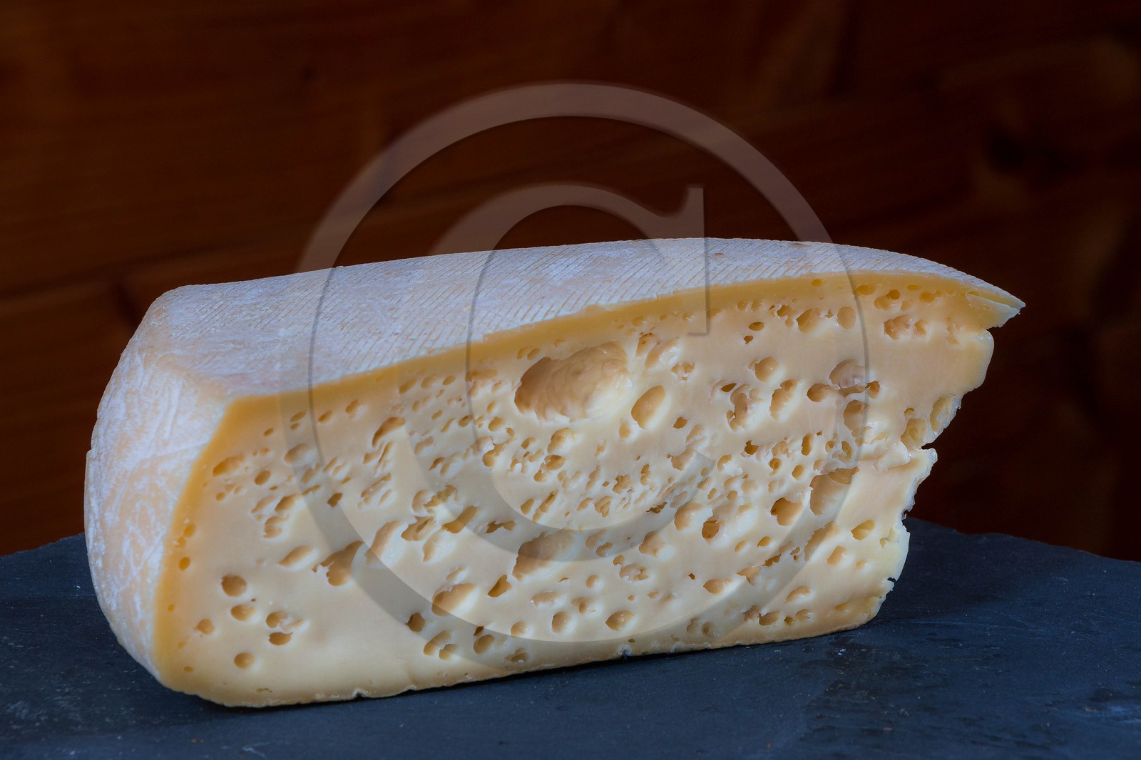 GAEC de la Tuilerie, fromage à raclette La Tuile Fondante à déguster cru ou cuite