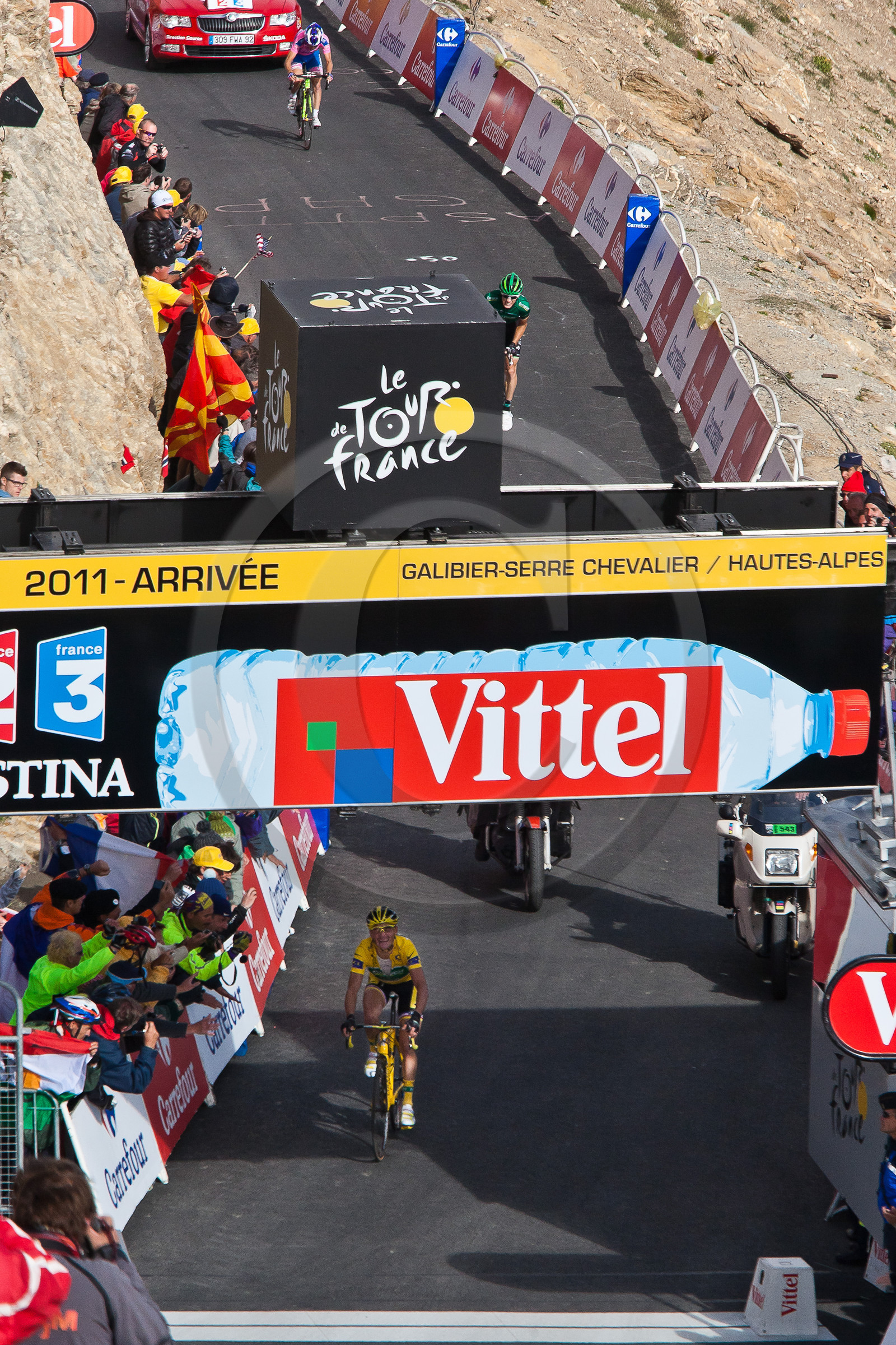 Tour de France 2011, arrivée au sommet du col du Galibier (altitude 2 6421 m)