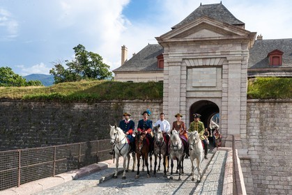 Mont-Dauphin, fortifications Vauban, caserne Rochambeau, spectacle équestre
