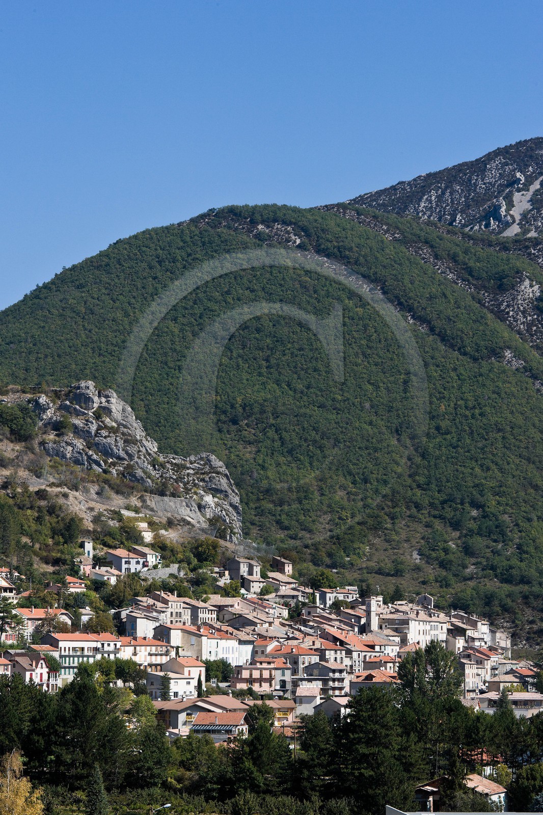 vallée du Buech, village de Serres