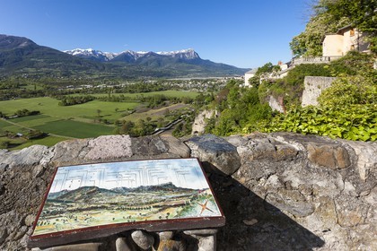 Ville d'Embrun, vue des jardins du roc